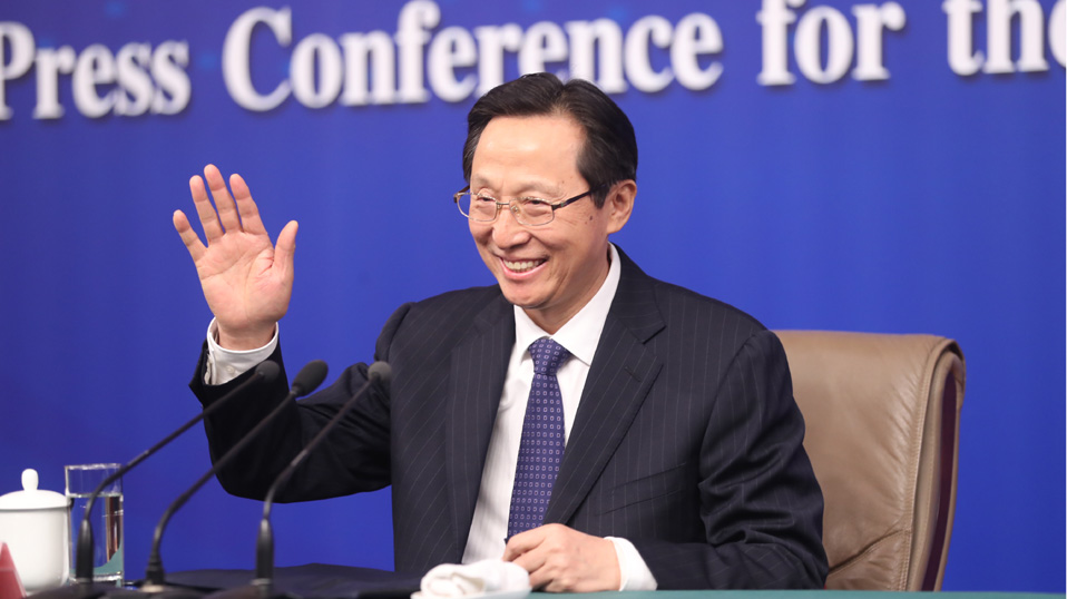 農業部部長韓長賦向記者舉手示意