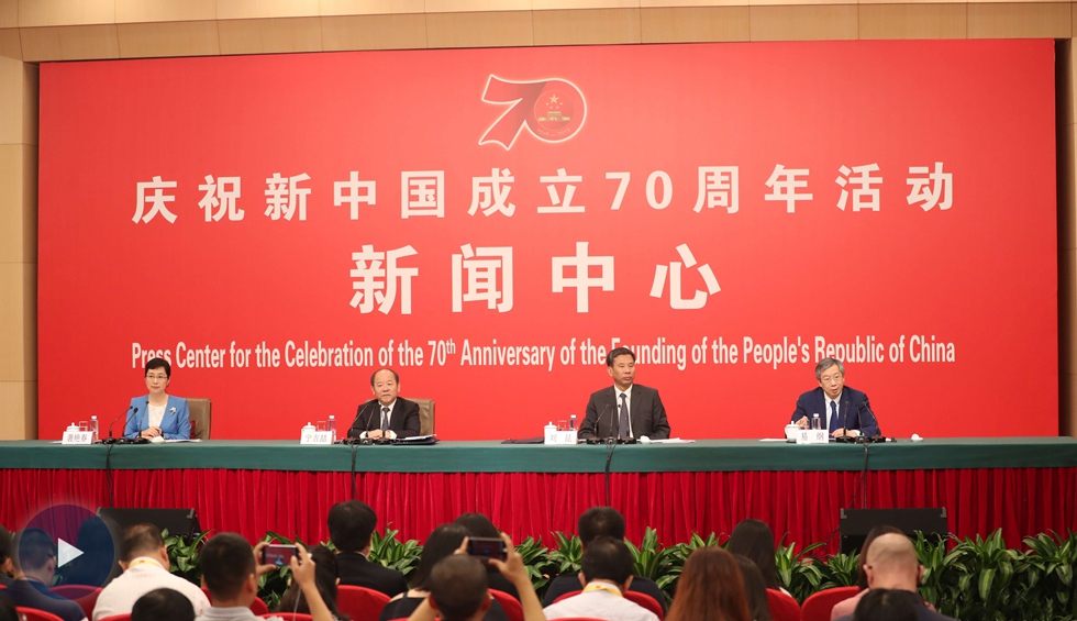 以新發(fā)展理念為引領，推進中國經濟平穩(wěn)健康可持續(xù)發(fā)展