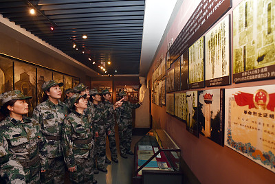 新華社評論員：抓住&ldquo;關鍵少數&rdquo; 發揮表率作用