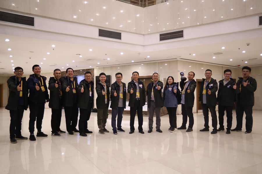 新華網(wǎng)國(guó)慶前方報(bào)道團(tuán)隊(duì)，出發(fā)啦！