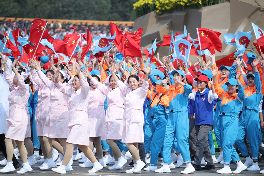 群眾大游行，歡樂(lè)的海洋！