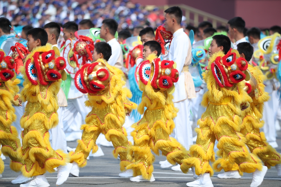 群眾大游行，歡樂(lè)的海洋！