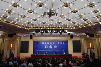 農(nóng)業(yè)部部長(zhǎng)韓長(zhǎng)賦等就&ldquo;實(shí)施鄉(xiāng)村振興戰(zhàn)略 推動(dòng)農(nóng)業(yè)轉(zhuǎn)型升級(jí)&rdquo;答記者問(wèn)