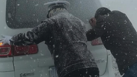 &ldquo;冰雕&rdquo;交警找到了！致敬戰斗在抗風雪一線的交警