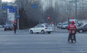 瘋狂&rdquo;外賣 板子應該打在誰身上？
