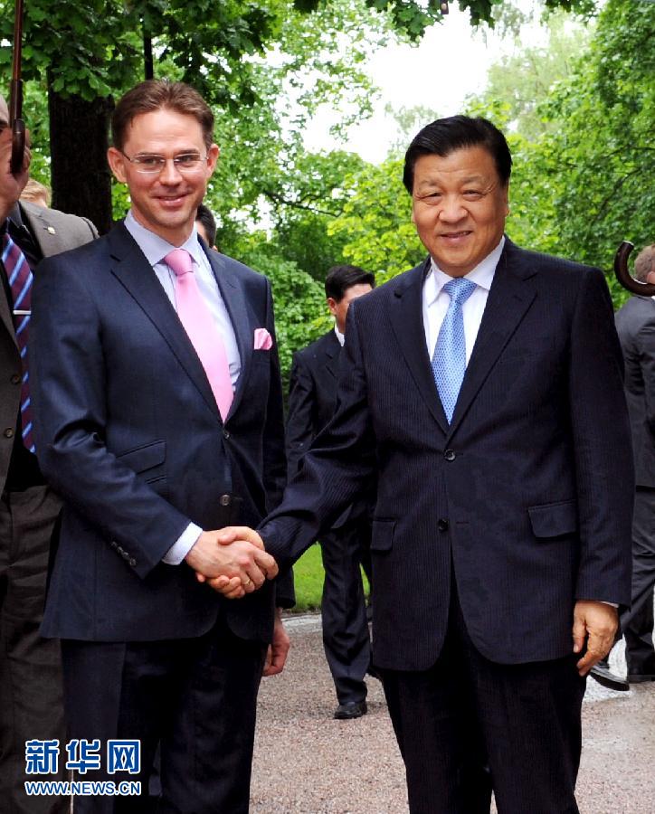 6月12日，中共中央政治局常委、中央書(shū)記處書(shū)記劉云山在赫爾辛基會(huì)見(jiàn)芬蘭總理卡泰寧。 新華社記者饒愛(ài)民攝