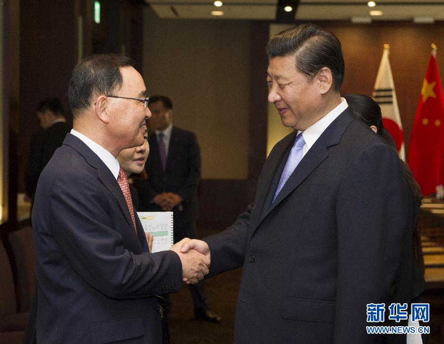 7月4日,國(guó)家主席習(xí)近平在首爾會(huì)見(jiàn)韓國(guó)總理鄭烘原。 新華社記者謝環(huán)馳攝 7月4日,國(guó)家主席習(xí)近平在首爾會(huì)見(jiàn)韓國(guó)總理鄭烘原。 新華社記者謝環(huán)馳攝