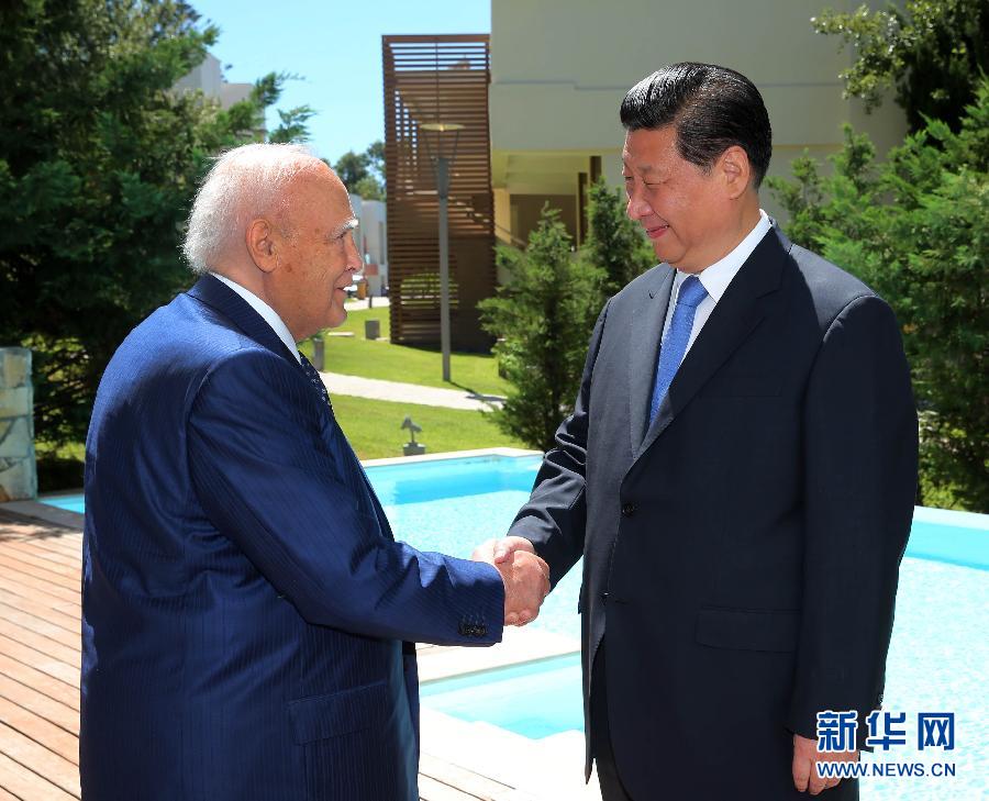7月13日，中國國家主席習近平在希臘羅德島會見希臘總統(tǒng)帕普利亞斯。 新華社記者 蘭紅光 攝