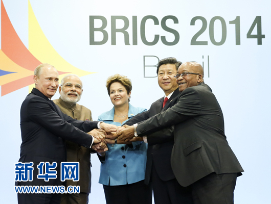 這是習(xí)近平同出席會(huì)晤的巴西總統(tǒng)羅塞夫、俄羅斯總統(tǒng)普京、印度總理莫迪、南非總統(tǒng)祖馬合影。新華社記者 蘭紅光 攝