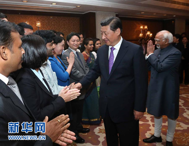 9月18日，國家主席習(xí)近平在印度世界事務(wù)委員會發(fā)表題為《攜手追尋民族復(fù)興之夢》的重要演講。演講結(jié)束后，習(xí)近平接見中印兩國青年代表。新華社記者 龐興雷 攝