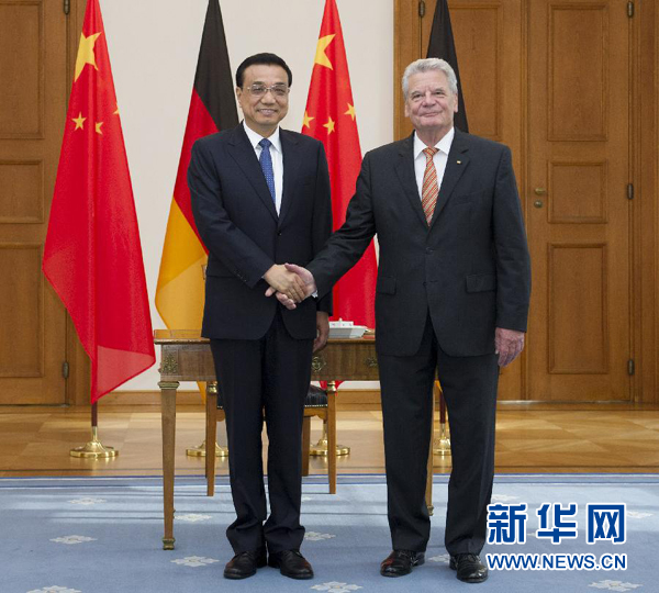 10月10日，國務院總理李克強在柏林會見德國總統高克。 新華社記者王曄 攝 