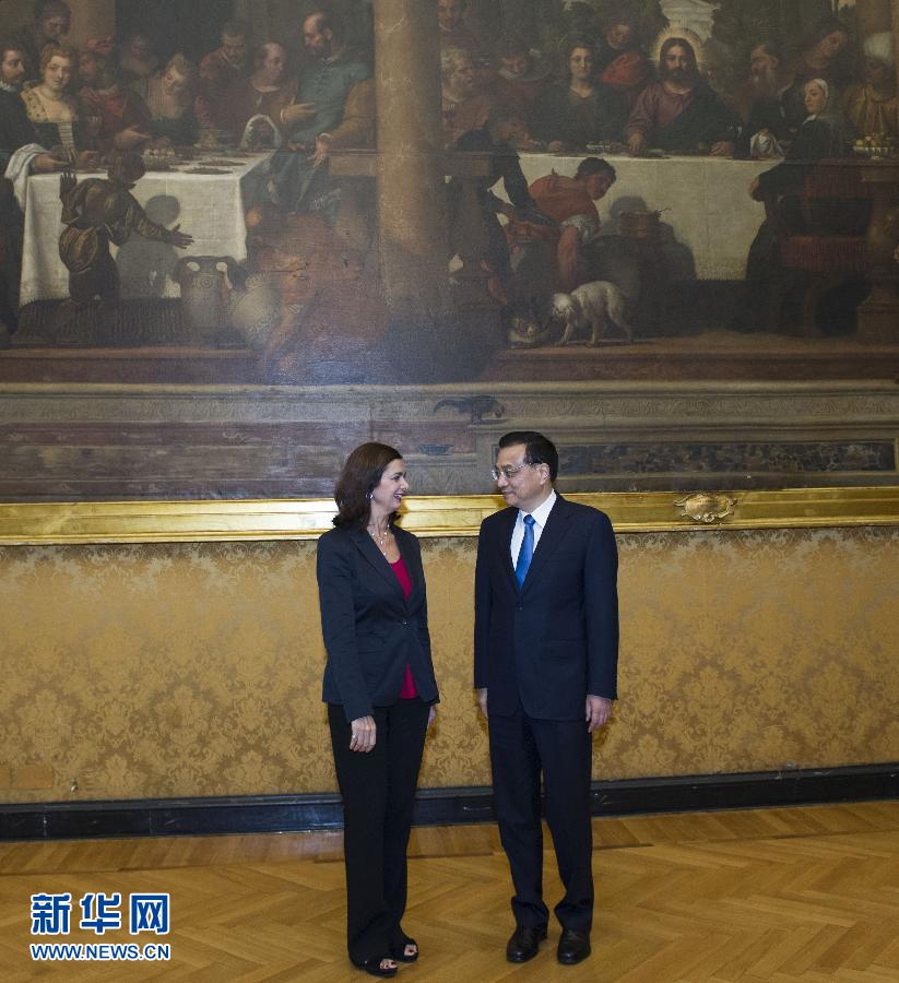 10月15日，中國(guó)國(guó)務(wù)院總理李克強(qiáng)在羅馬會(huì)見(jiàn)意大利眾議長(zhǎng)博爾德里尼。 新華社記者王曄攝 