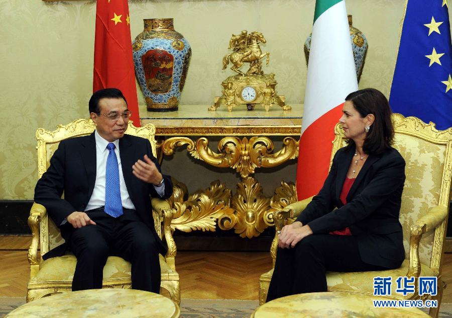 10月15日，中國(guó)國(guó)務(wù)院總理李克強(qiáng)在羅馬會(huì)見(jiàn)意大利眾議長(zhǎng)博爾德里尼。 新華社記者饒愛(ài)民攝