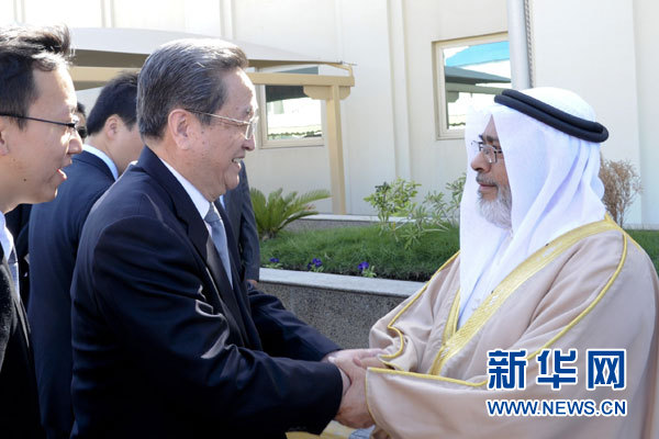 11月6日，正在巴林進(jìn)行正式友好訪問(wèn)的全國(guó)政協(xié)主席俞正聲在麥納麥會(huì)見(jiàn)巴林國(guó)民議會(huì)議長(zhǎng)兼眾議長(zhǎng)扎赫拉尼。 新華社記者 張鐸 攝