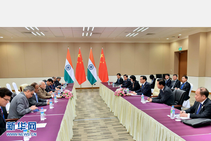 11月13日，中國國務院總理李克強在緬甸內比都會見印度總理莫迪。 新華社記者 李濤 攝