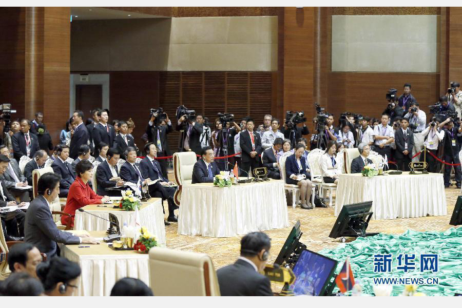 11月13日，中國國務院總理李克強在緬甸首都內比都出席第17次東盟與中日韓（10+3）領導人會議。這是李克強在會議上講話。 新華社記者 鞠鵬 攝