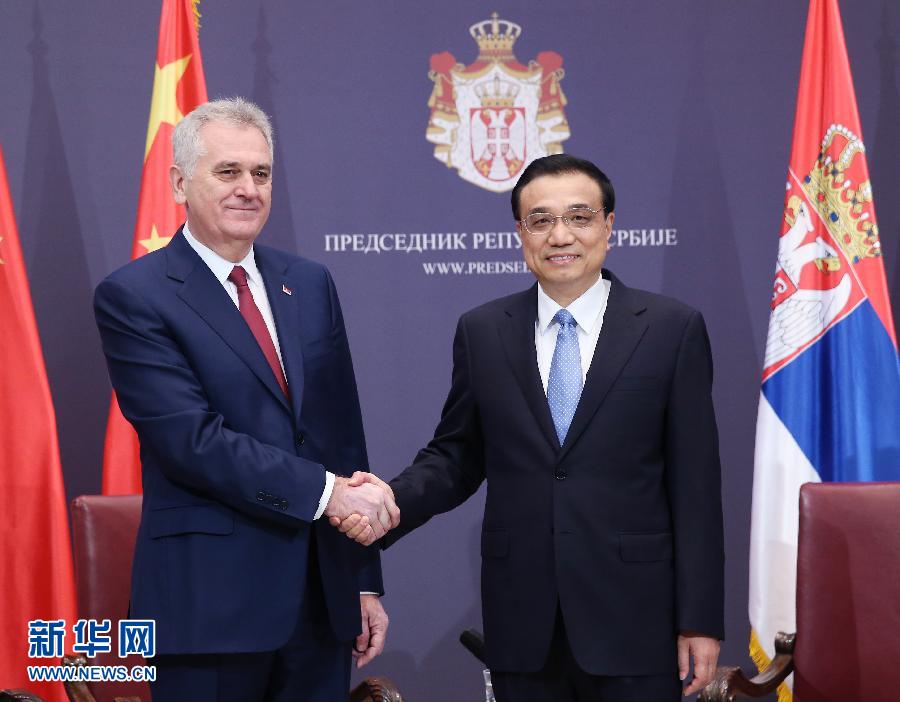 12月18日，中國(guó)國(guó)務(wù)院總理李克強(qiáng)在貝爾格萊德會(huì)見塞爾維亞總統(tǒng)尼科利奇。 新華社記者姚大偉攝