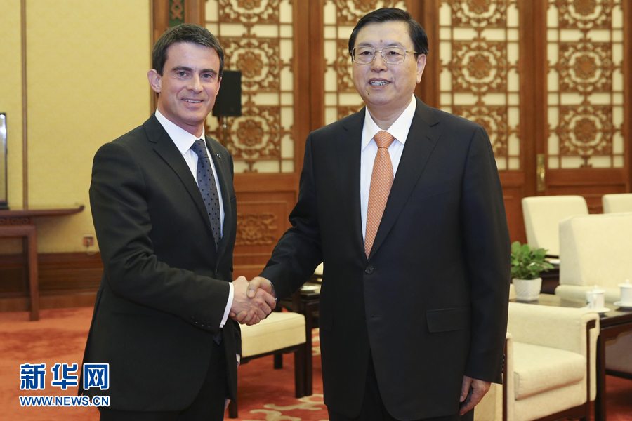 1月30日，全國人大常委會委員長張德江在北京人民大會堂會見法國總理瓦爾斯。 新華社記者丁林 攝 