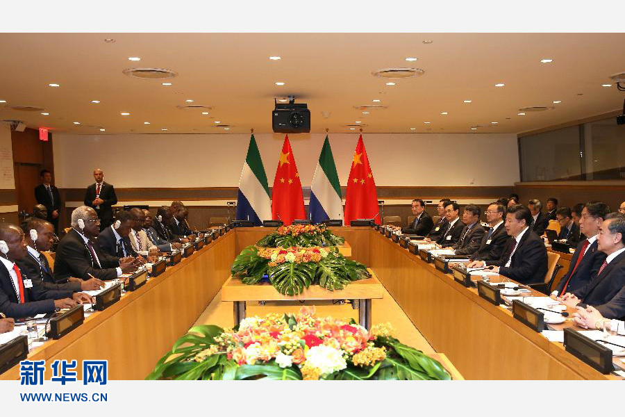 9月27日，國家主席習近平在紐約會見塞拉利昂總統科羅馬。新華社記者 龐興雷 攝