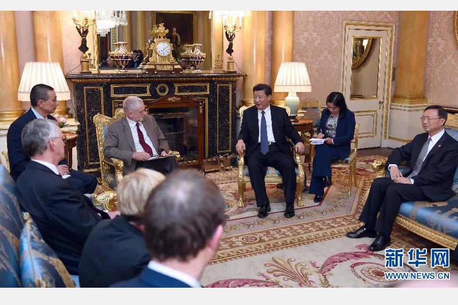 10月20日，國(guó)家主席習(xí)近平在倫敦會(huì)見(jiàn)英國(guó)工黨領(lǐng)袖杰里米&middot;科爾賓。 新華社記者 張鐸 攝 