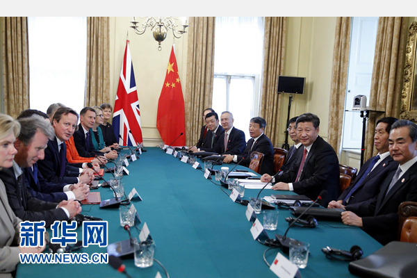 10月21日，國家主席習(xí)近平在倫敦唐寧街首相府同英國首相卡梅倫舉行會(huì)談。 新華社記者 鞠鵬 攝 