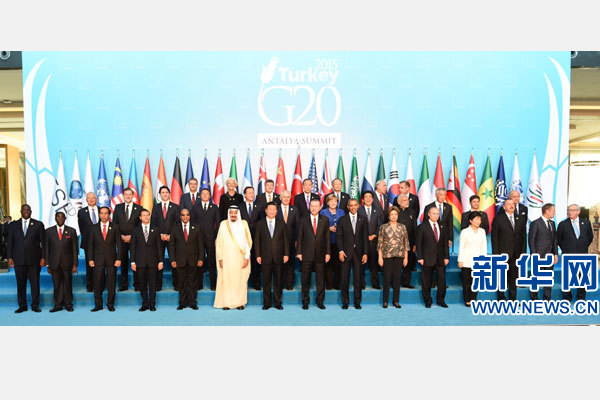 11月15日,二十國(guó)集團(tuán)領(lǐng)導(dǎo)人第十次峰會(huì)在土耳其安塔利亞舉行。國(guó)家主席習(xí)近平出席并發(fā)表題為《創(chuàng)新增長(zhǎng)路徑共享發(fā)展成果》的重要講話。這是習(xí)近平主席同與會(huì)領(lǐng)導(dǎo)人合影。 新華社記者 李學(xué)仁 攝 11月15日,二十國(guó)集團(tuán)領(lǐng)導(dǎo)人第十次峰會(huì)在土耳其安塔利亞舉行。國(guó)家主席習(xí)近平出席并發(fā)表題為《創(chuàng)新增長(zhǎng)路徑共享發(fā)展成果》的重要講話。這是習(xí)近平主席同與會(huì)領(lǐng)導(dǎo)人合影。 新華社記者 李學(xué)仁 攝