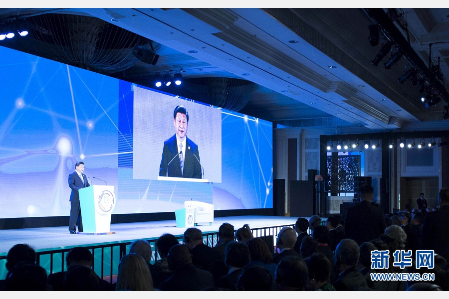 11月18日，國(guó)家主席習(xí)近平在菲律賓馬尼拉出席亞太經(jīng)合組織（APEC）工商領(lǐng)導(dǎo)人峰會(huì)并發(fā)表主旨演講。 新華社記者 王曄 攝