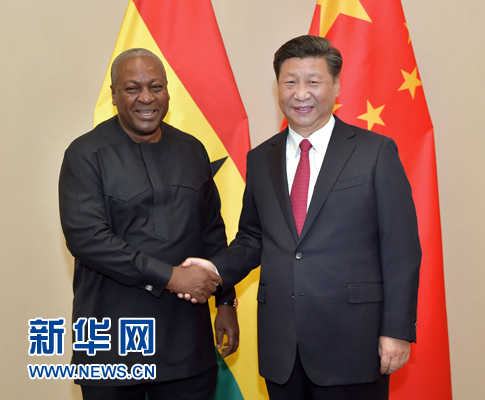 12月3日，國(guó)家主席習(xí)近平在約翰內(nèi)斯堡會(huì)見(jiàn)加納總統(tǒng)馬哈馬。新華社記者 李濤 攝 

