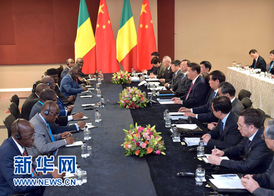 12月3日,國家主席習近平在約翰內斯堡會見馬里總統凱塔。新華社記者 李濤 攝 12月3日,國家主席習近平在約翰內斯堡會見馬里總統凱塔。新華社記者 李濤 攝