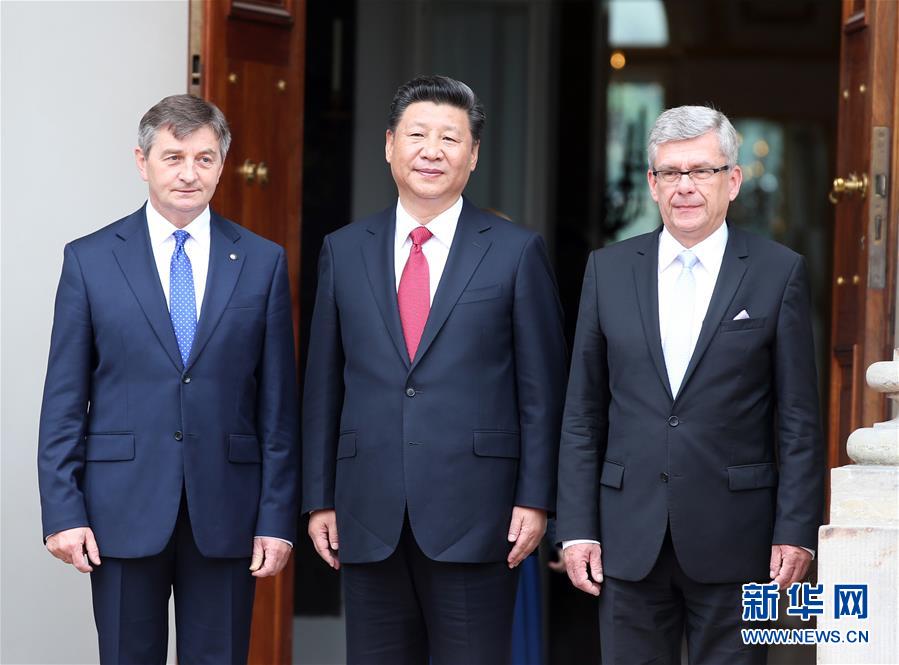 6月20日，國家主席習近平在華沙瓦津基公園水上宮殿會見波蘭參議長卡切夫斯基（右）和眾議長庫赫欽斯基。 新華社記者 姚大偉 攝  