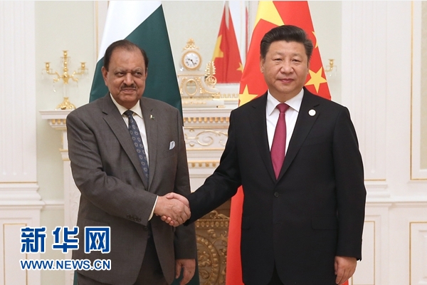 6月23日，國(guó)家主席習(xí)近平在塔什干會(huì)見(jiàn)巴基斯坦總統(tǒng)侯賽因。新華社記者馬占成攝