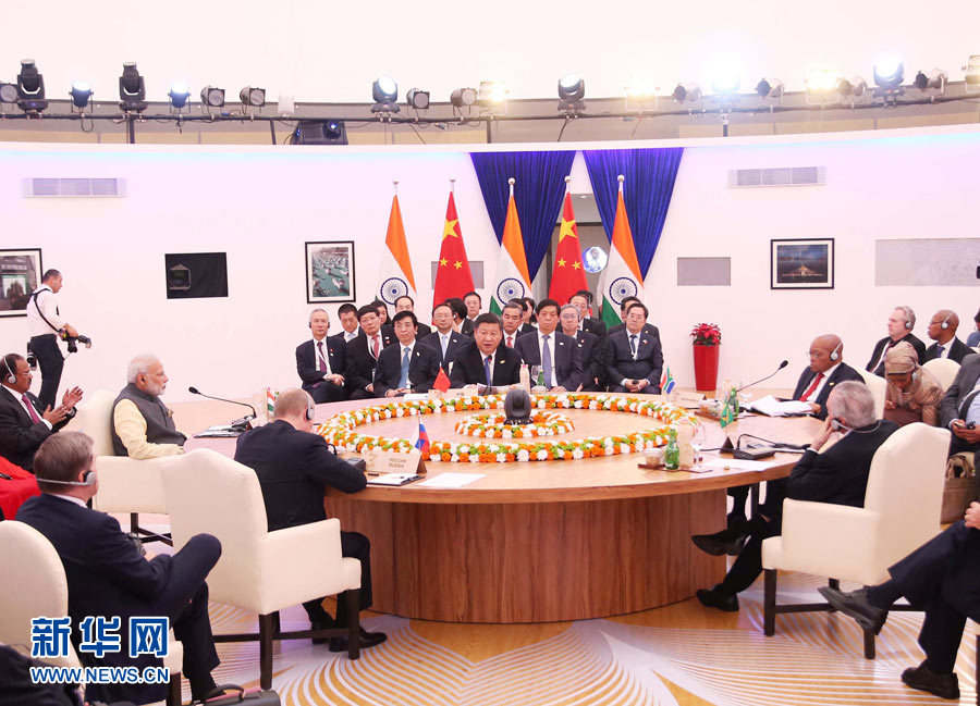 10月16日，金磚國家領導人第八次會晤在印度果阿舉行。中國國家主席習近平、印度總理莫迪、南非總統祖馬、巴西總統特梅爾、俄羅斯總統普京出席。習近平發表題為《堅定信心　共謀發展》的重要講話。新華社記者姚大偉攝 