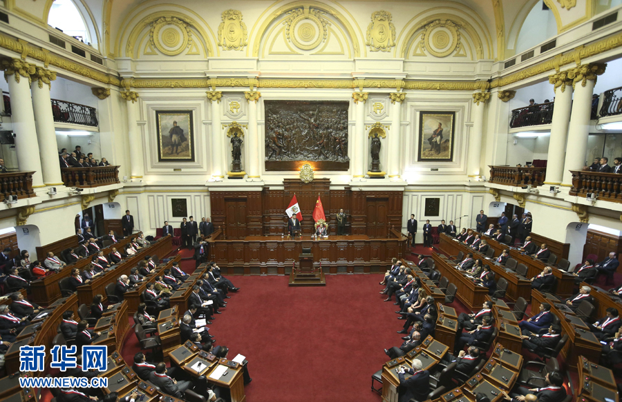 11月21日，國家主席習(xí)近平在秘魯國會發(fā)表題為《同舟共濟(jì)、揚(yáng)帆遠(yuǎn)航，共創(chuàng)中拉關(guān)系美好未來》的重要演講。 新華社記者 龐興雷 攝