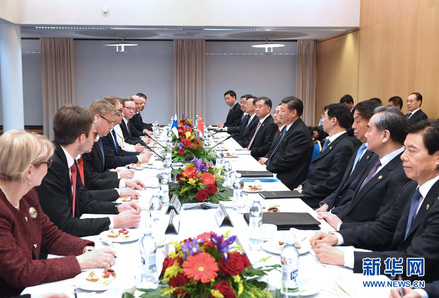 4月5日，國家主席習(xí)近平在赫爾辛基會(huì)見芬蘭總理西比萊。 新華社記者饒愛民 攝 