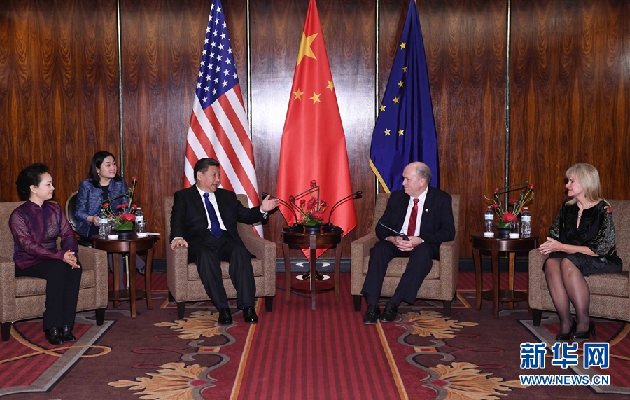 當地時間4月7日，國家主席習近平在美國阿拉斯加州安克雷奇會見阿拉斯加州州長沃克。 新華社記者 饒愛民 攝 