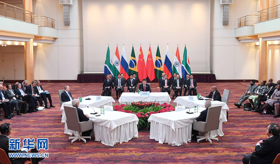 7月7日，國家主席習近平在德國漢堡主持金磚國家領導人非正式會晤，發表引導性講話和總結講話。南非總統祖馬、巴西總統特梅爾、俄羅斯總統普京、印度總理莫迪出席。新華社記者 張鐸 攝