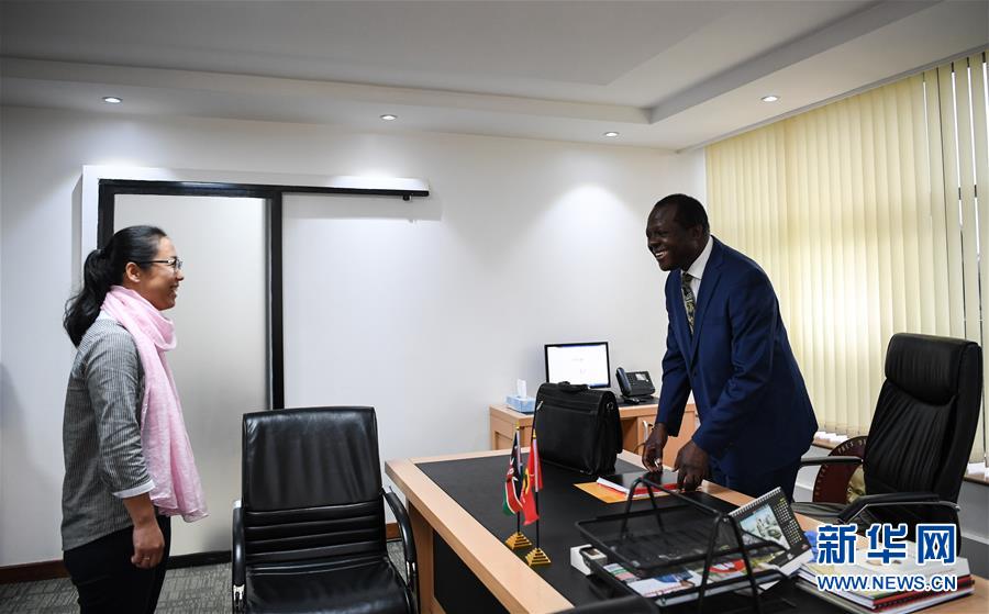 （國際&middot;中非合作論壇&middot;圖文互動）（2）通訊：肯尼亞執政黨總書記跟我學中文