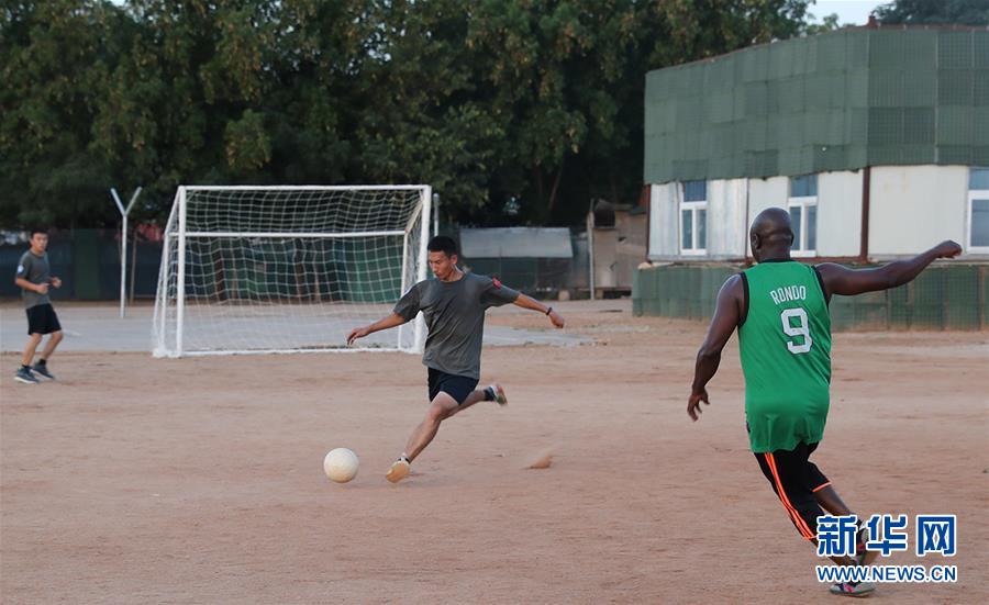 （國際&middot;圖文互動）（4）拳拳赤子心　悠悠藍(lán)盔情&mdash;&mdash;記中國赴蘇丹達(dá)爾富爾維和部隊(duì)度中秋和國慶佳節(jié)