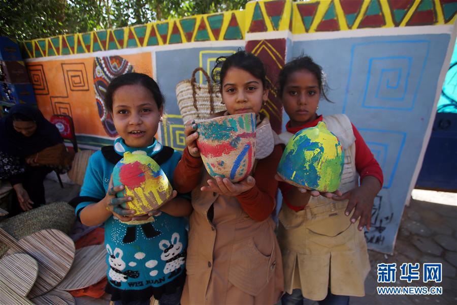 （國(guó)際&middot;圖文互動(dòng)）（4）通訊：埃及傳統(tǒng)陶藝村煥發(fā)現(xiàn)代魅力