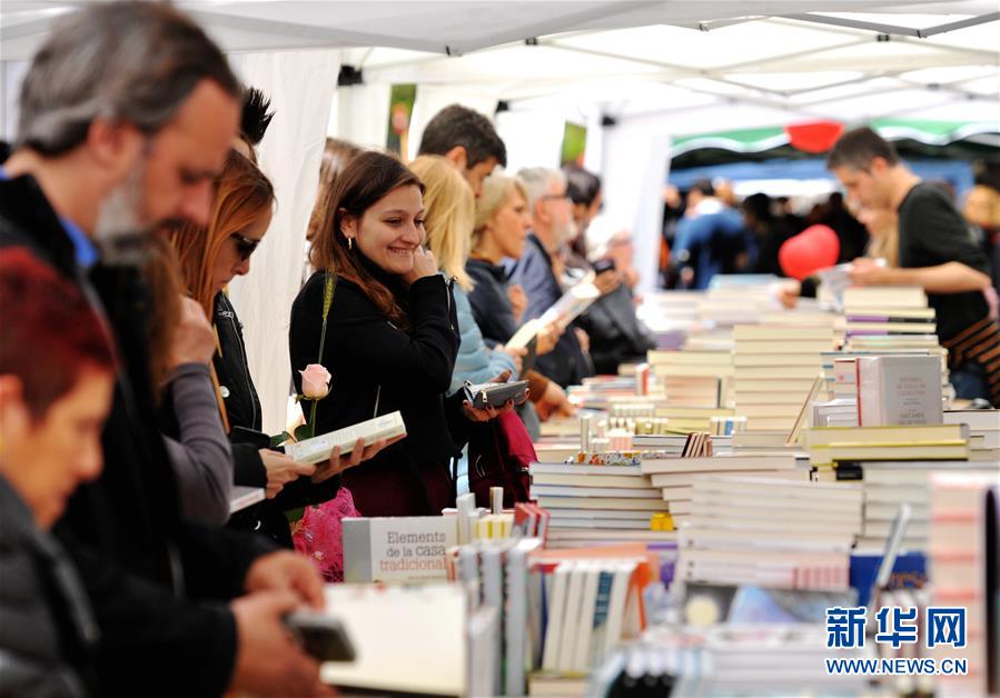 （國際&middot;圖文互動）（2）通訊：花香馥郁 書香怡人&mdash;&mdash;記西班牙巴塞羅那圣喬治節