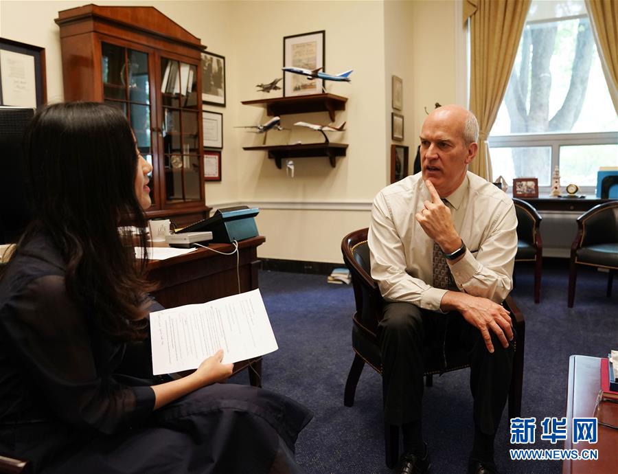 （國際&middot;圖文互動(dòng)）（1）專訪：美政府加征關(guān)稅損害美國工人與消費(fèi)者利益&mdash;&mdash;訪美國國會(huì)眾議院美中工作小組共同主席拉森