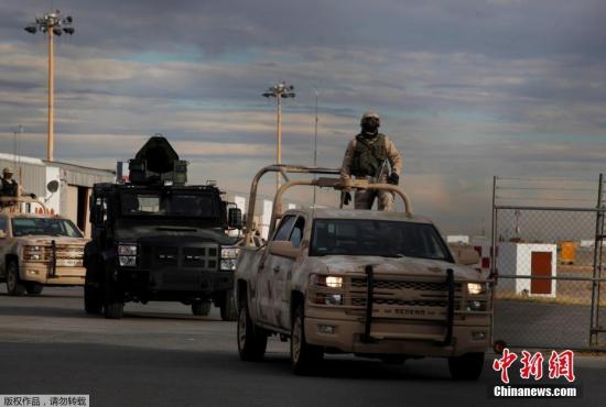 當(dāng)?shù)貢r間2017年1月19日,墨西哥華雷斯,墨西哥毒梟古茲曼即將被引渡至美國。 點擊進(jìn)入下一頁