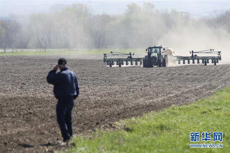 (國際·圖文互動)(2)通訊:貿(mào)易戰(zhàn)凸顯美國農(nóng)業(yè)發(fā)展隱憂