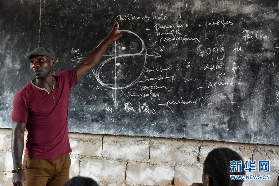 （國(guó)際&middot;圖文互動(dòng)）（5）通訊：&ldquo;我也曾混跡街頭，終于靠習(xí)武自立&rdquo;&mdash;&mdash;喀麥隆人姆巴的武術(shù)情緣