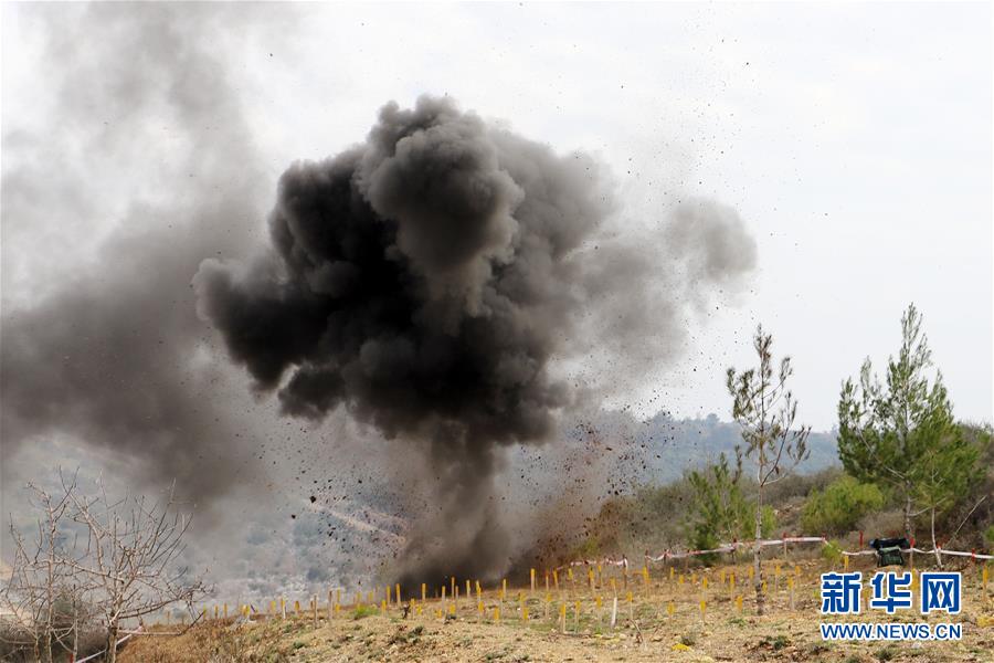 （國際&middot;圖文互動）（4）通訊：&ldquo;中國軍人掃雷一如既往專業和敬業！&rdquo;&mdash;&mdash;記中國赴黎維和部隊完成&ldquo;藍線&rdquo;3個雷場清排任務
