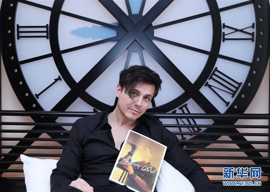 （國際&middot;圖文互動）（1）通訊：手牽手，我們共同驅(qū)散陰霾&mdash;&mdash;法國音樂人創(chuàng)作抗疫歌曲背后的故事