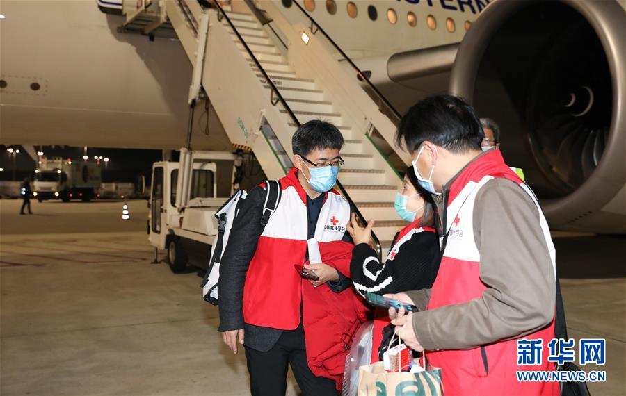 (國際疫情)(4)援意中國抗疫醫療專家組抵達羅馬