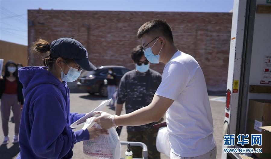 (國際疫情·圖文互動)(5)“來自祖國濃濃的愛”——在美留學生領取“健康包”背后的故事