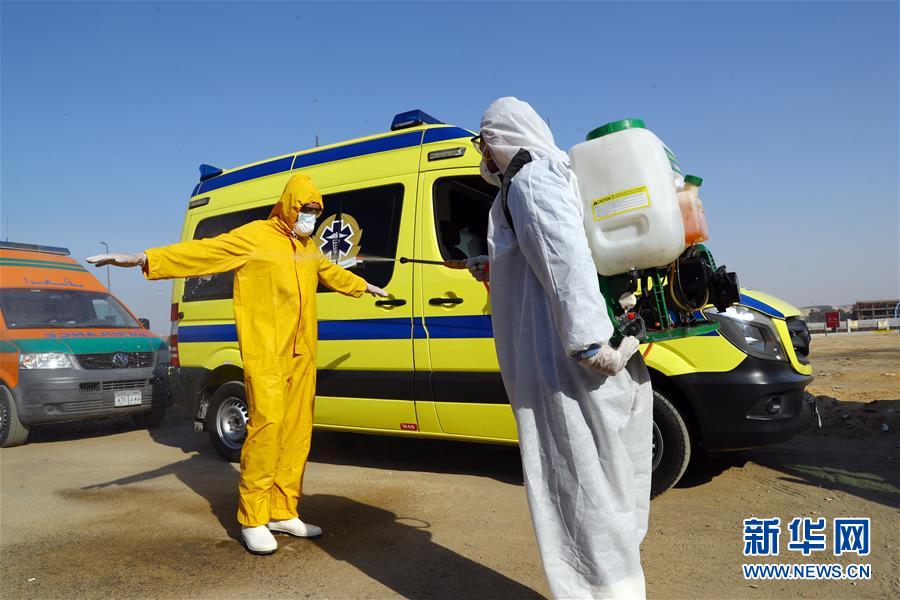 （國際疫情&middot;圖文互動）（6）通訊：埃及救護車里的&ldquo;逆行者&rdquo;