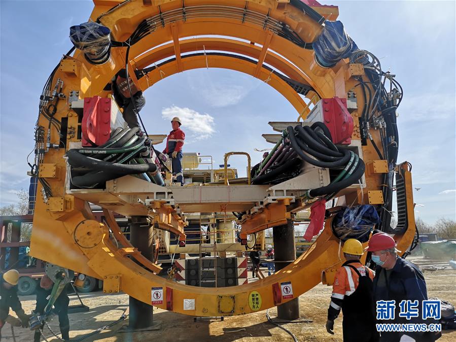 （國際&middot;圖文互動）（2）通訊：&ldquo;大國重器&rdquo;亮相莫斯科&mdash;&mdash;中國11米級大盾構機在俄始發記